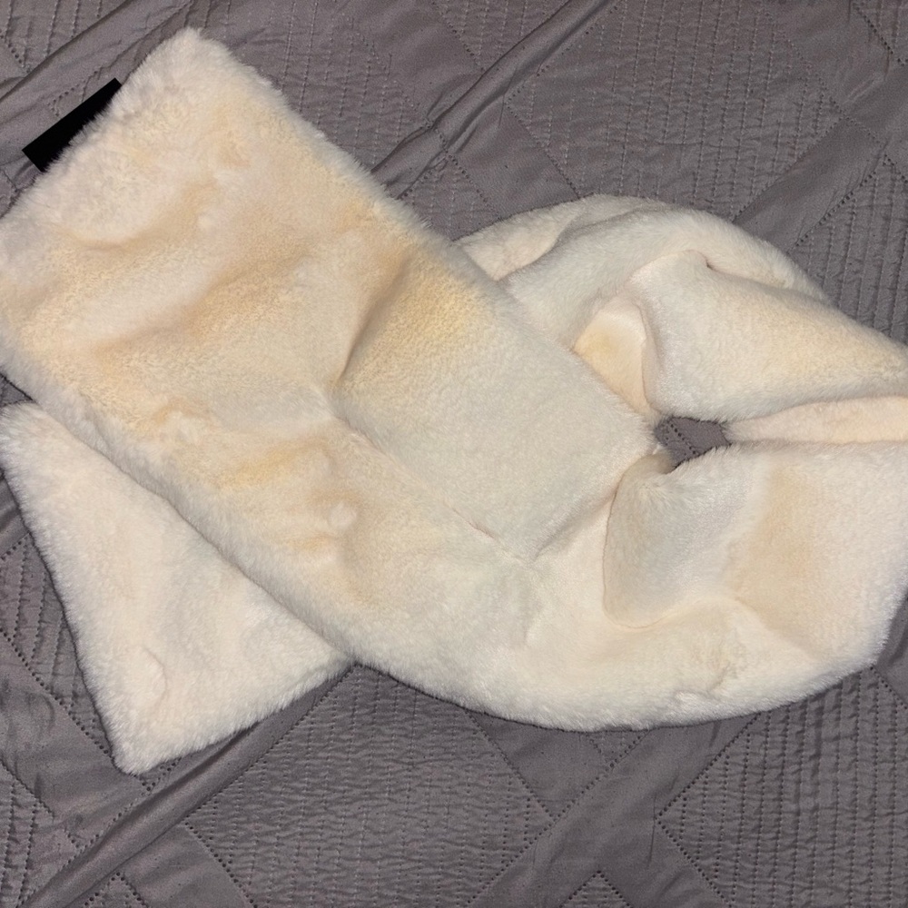 Apparis Cream Colored Scarf - Picture 2 of 5